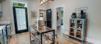 Hawthorn House Remodeled 3BR Walk to Town!