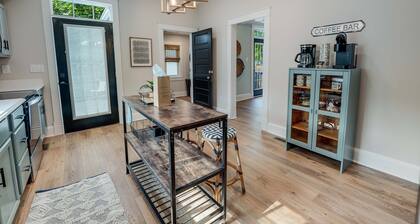 Hawthorn House Remodeled 3BR Walk to Town!