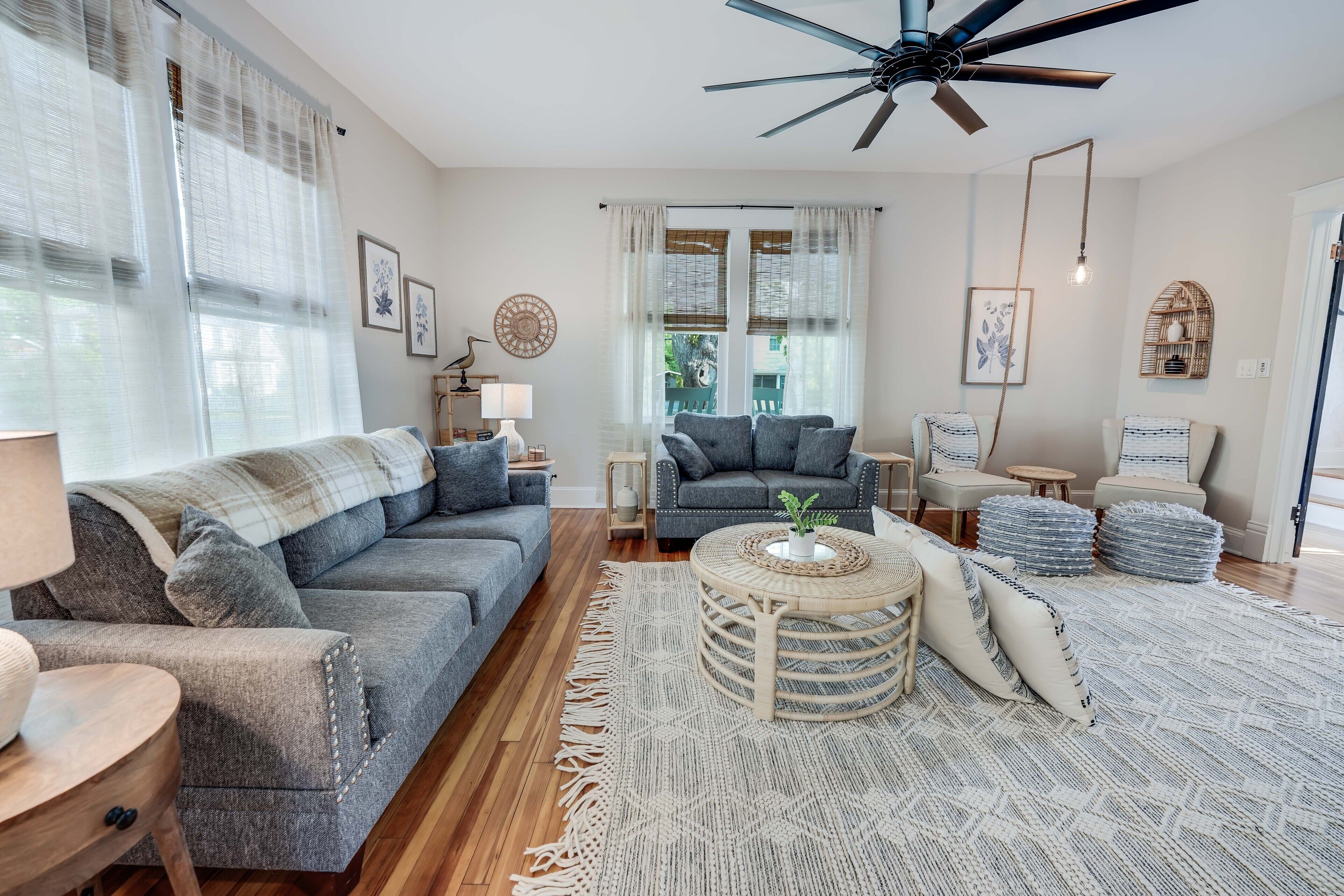 Hawthorn House Remodeled 3BR Walk to Town!