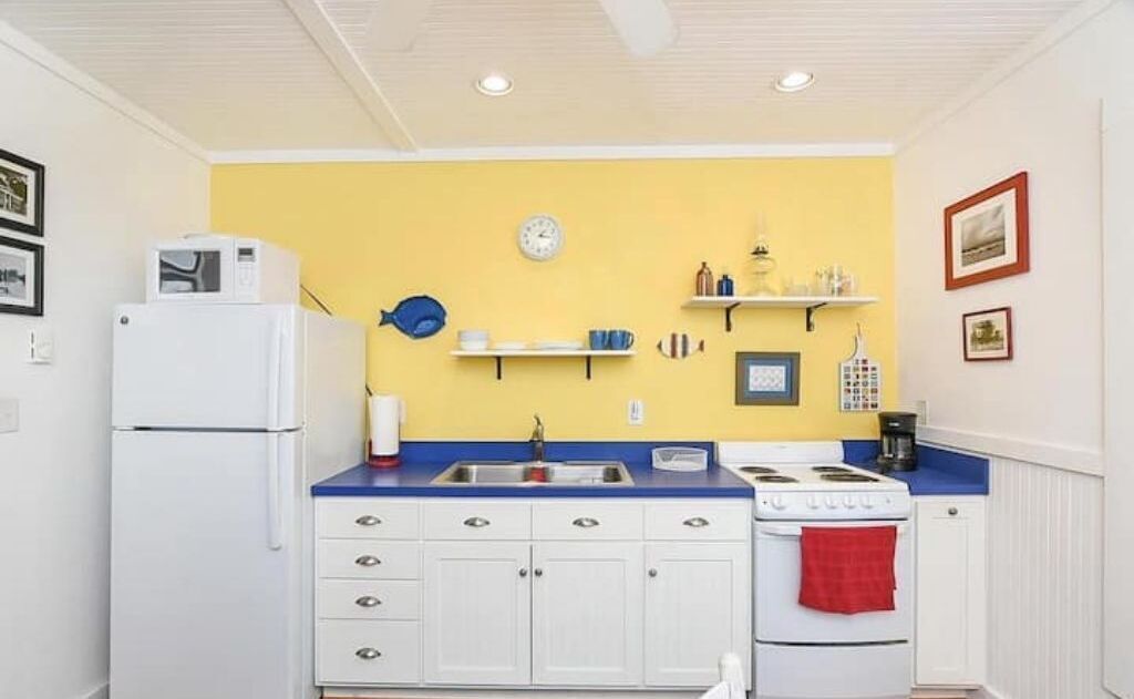 Sunnyside Up - Small Dog Friendly Waterfront Cottage