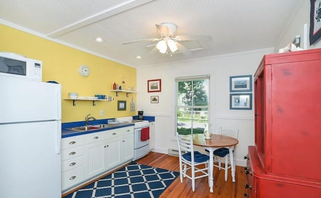 Sunnyside Up - Small Dog Friendly Waterfront Cottage