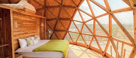 Phòng 4 Cao cấp | Két bảo mật tại phòng, bộ trải giường