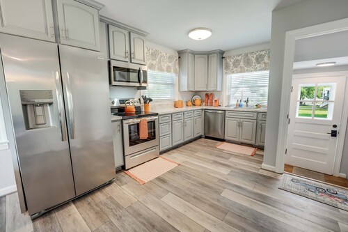 Crab Shack in Town-Walk to beach and restaurants-Sleeps 6