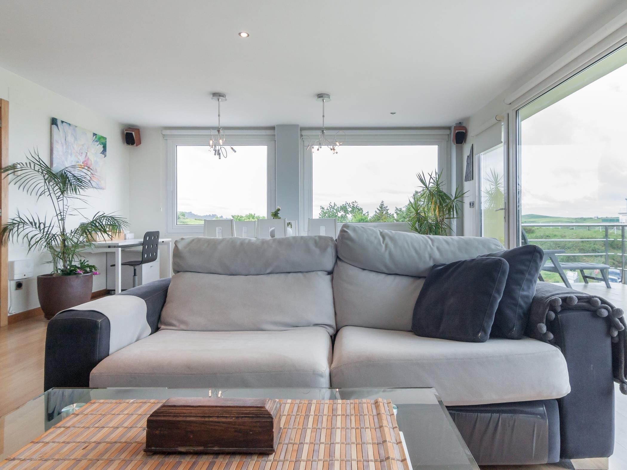 Spectacular house with sea views