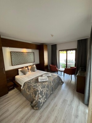 Habitació doble estàndard, vistes al jardí | Roba de llit hipoal·lergògena, minibar i caixa forta a l'habitació 