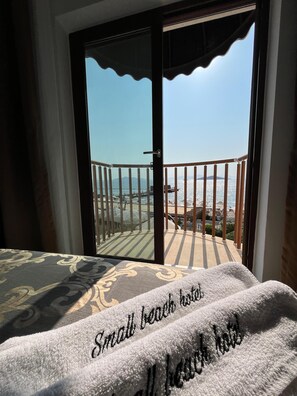 华丽双人房, 海景 | 防过敏的被褥、迷你吧、客房内保险箱、办公桌