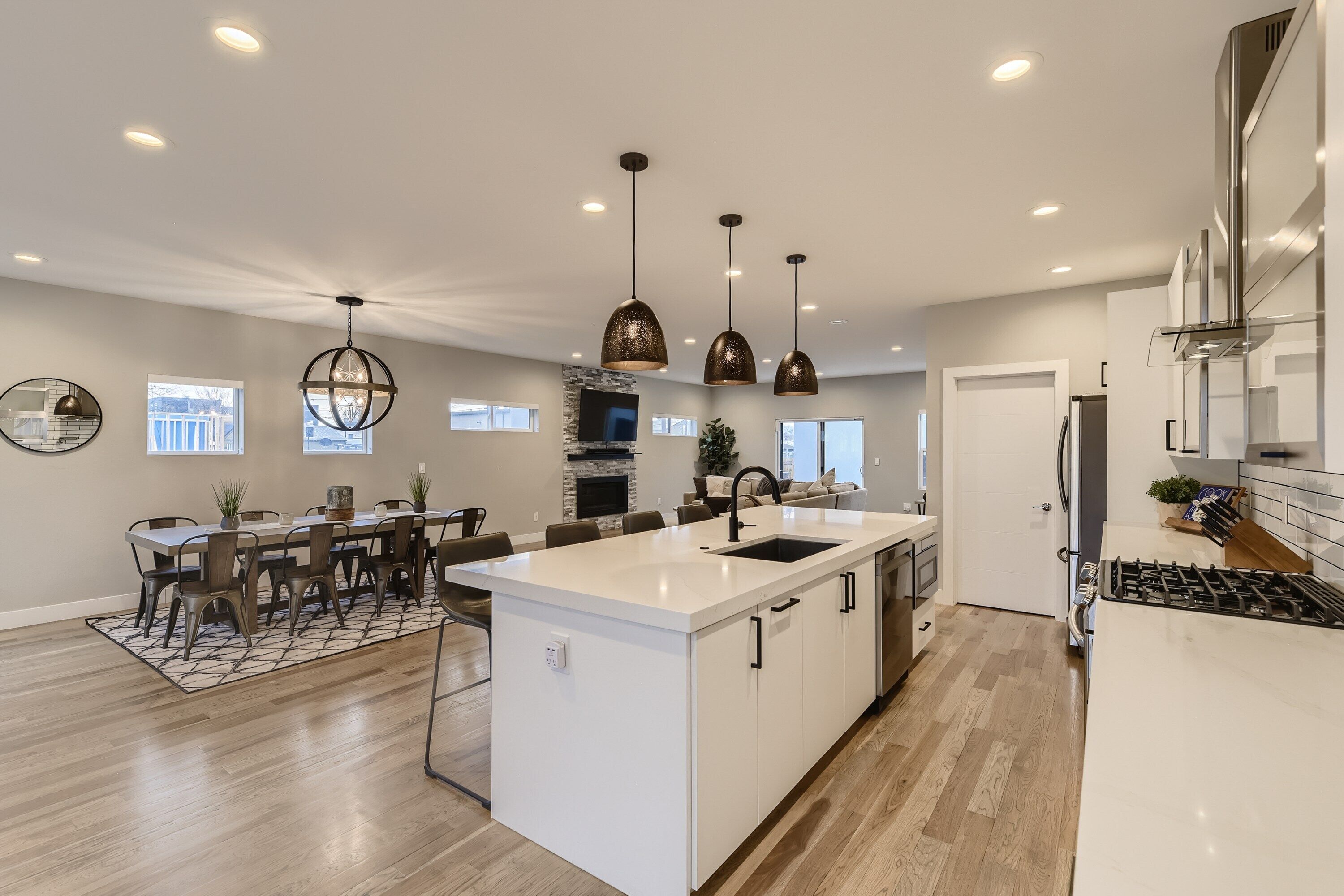 Luxury Modern Duplex with Rooftop Hot Tub & Private Office 4800 sq ft