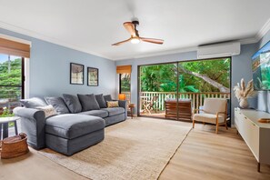 TV - *Waikomo stream Villas in Poipu *AC unit #423 (Koloa)