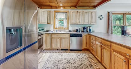 Dog-friendly wilderness retreat with game room, jetted tub, fireplace & deck