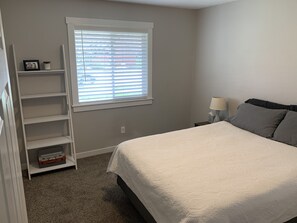 3 soverom, skrivebord, reiseseng for barn og wi-fi (inkludert)