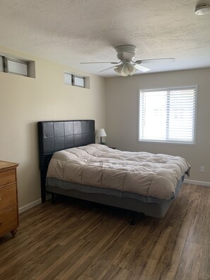 3 bedrooms, desk, travel cot, free WiFi