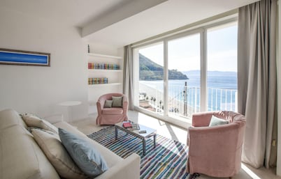 Beach front home in Scilla with WiFi
