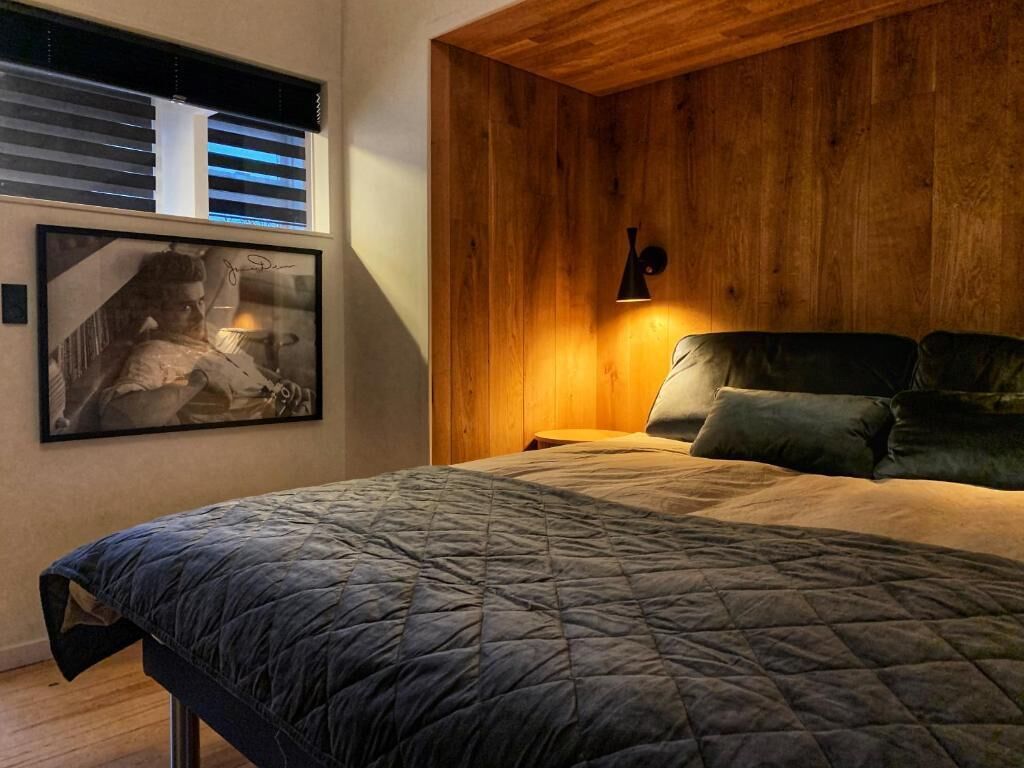 2 slaapkamers, een strijkplank/strijkijzer, gratis wifi, beddengoed