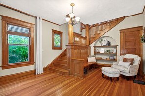 Interior - Downtown, 6 kings, Sleeps 14+, Game Room,  Courtyard, Hot Tub (Colorado Springs)