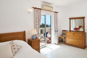 3 chambres, fer et planche à repasser, lit parapluie, Wi-Fi gratuit