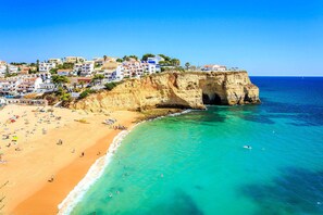 Beach - Attractive Family Villa, A/C, Private Pool - 5mins drive to the Iconic Beach at Praia da Marinha! (Lagoa)