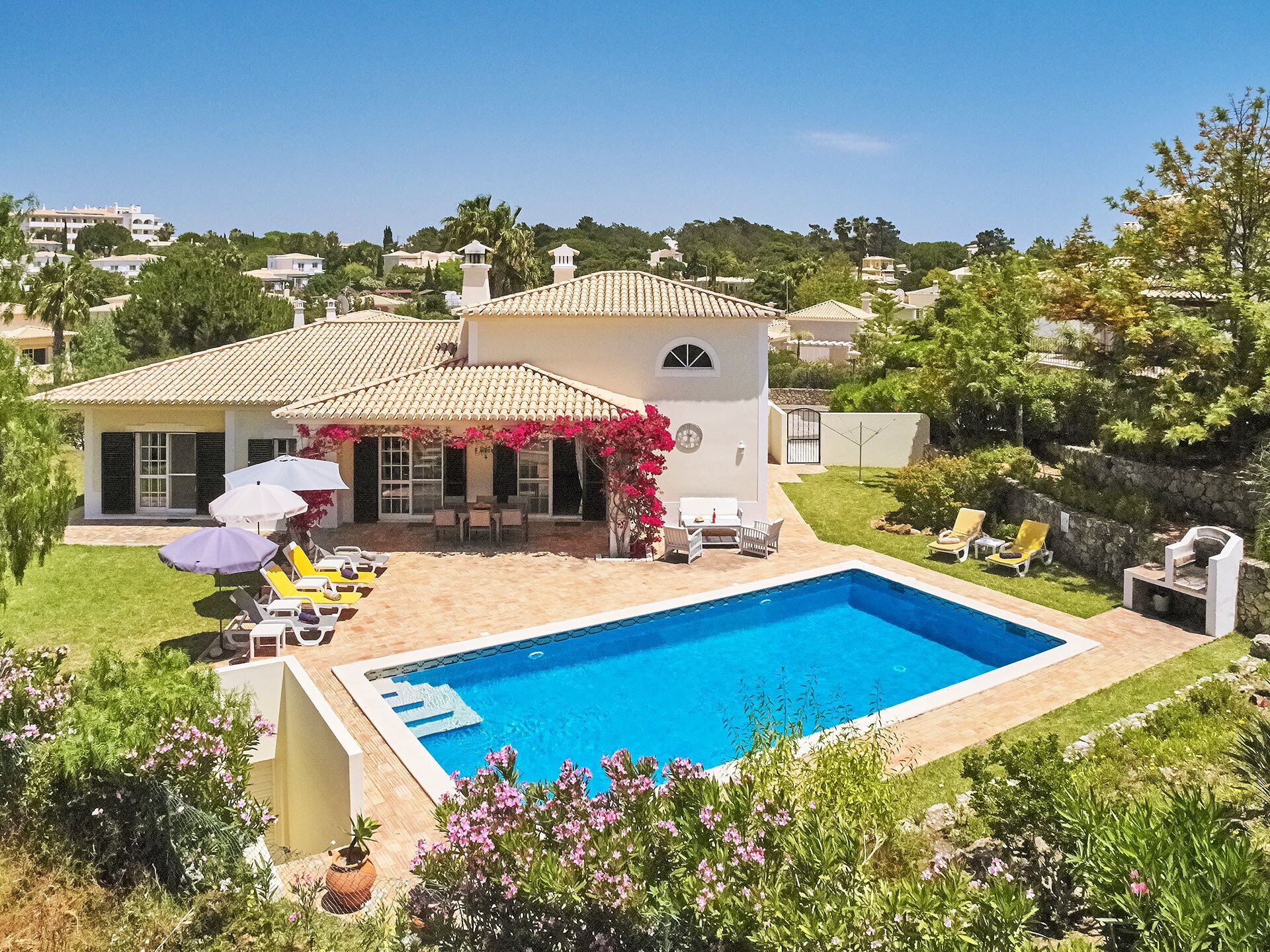 Et oppvarmet basseng