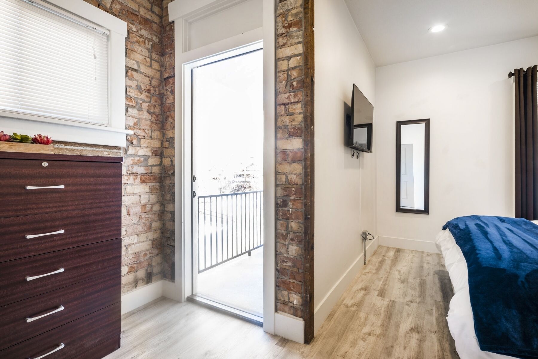 Close To Downtown Comfy 1 Bed 1 Bath Apartment