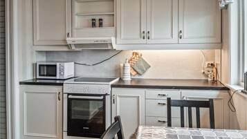 Køleskab, ovn, kogeplade, opvaskemaskine