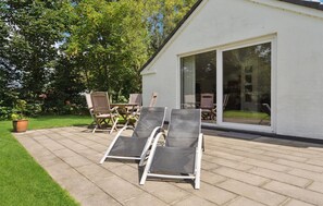 Outdoor dining - Gorgeous home in Hemmet with WiFi (Hemmet)