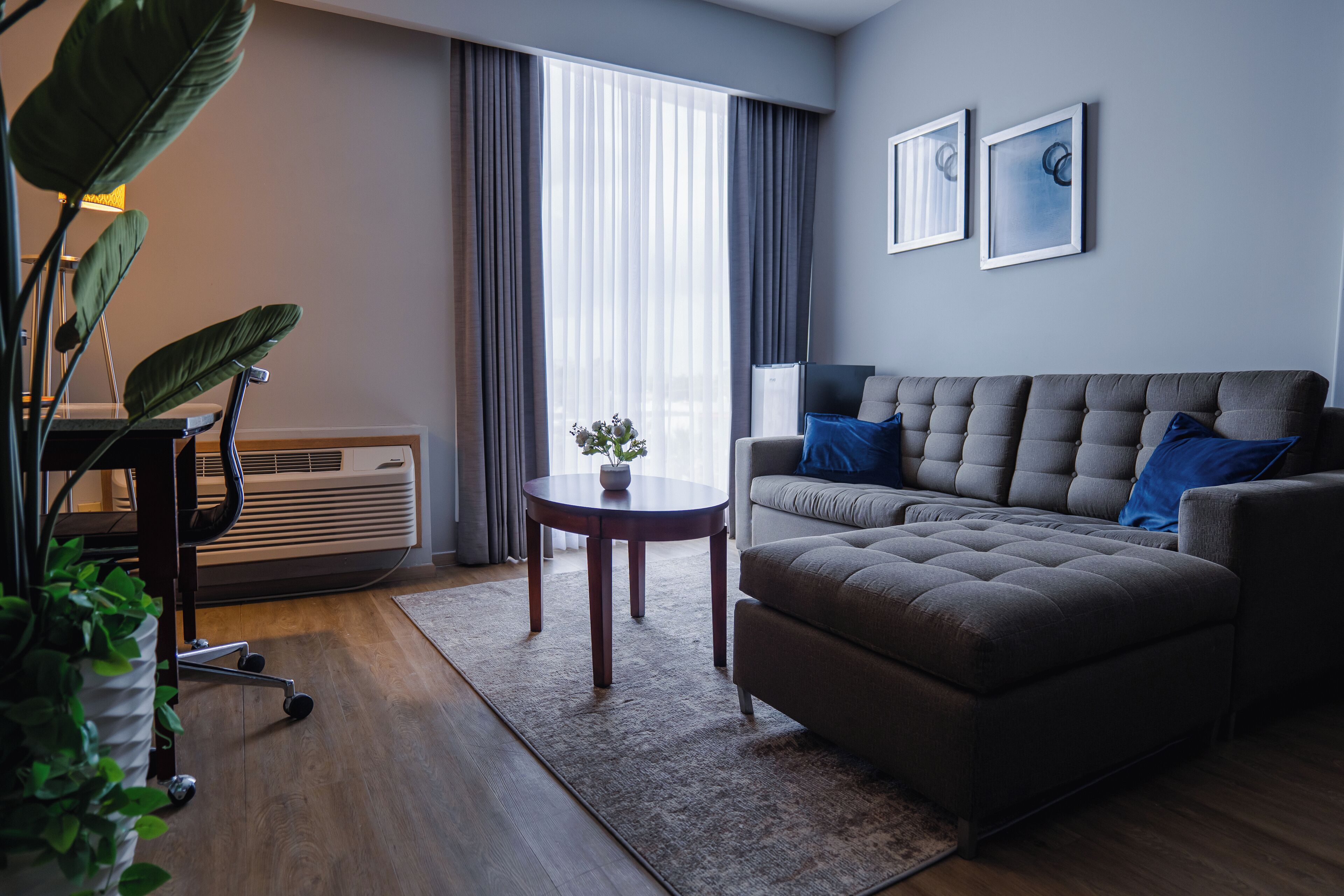 Habitación, 1 cama King size, para no fumadores | Sábanas de algodón egipcio, ropa de cama de alta calidad y edredón 