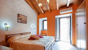 1 bedroom, travel cot, free WiFi - Gorgeous home in Roccalumera with WiFi (Roccalumera)