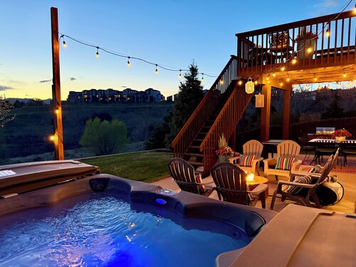Creekside Mountain View Retreat, Hot Tub, Sleeps 14, 6 Kings, 5 bathrooms