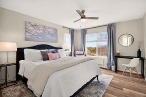 6 bedrooms, desk, iron/ironing board, travel crib