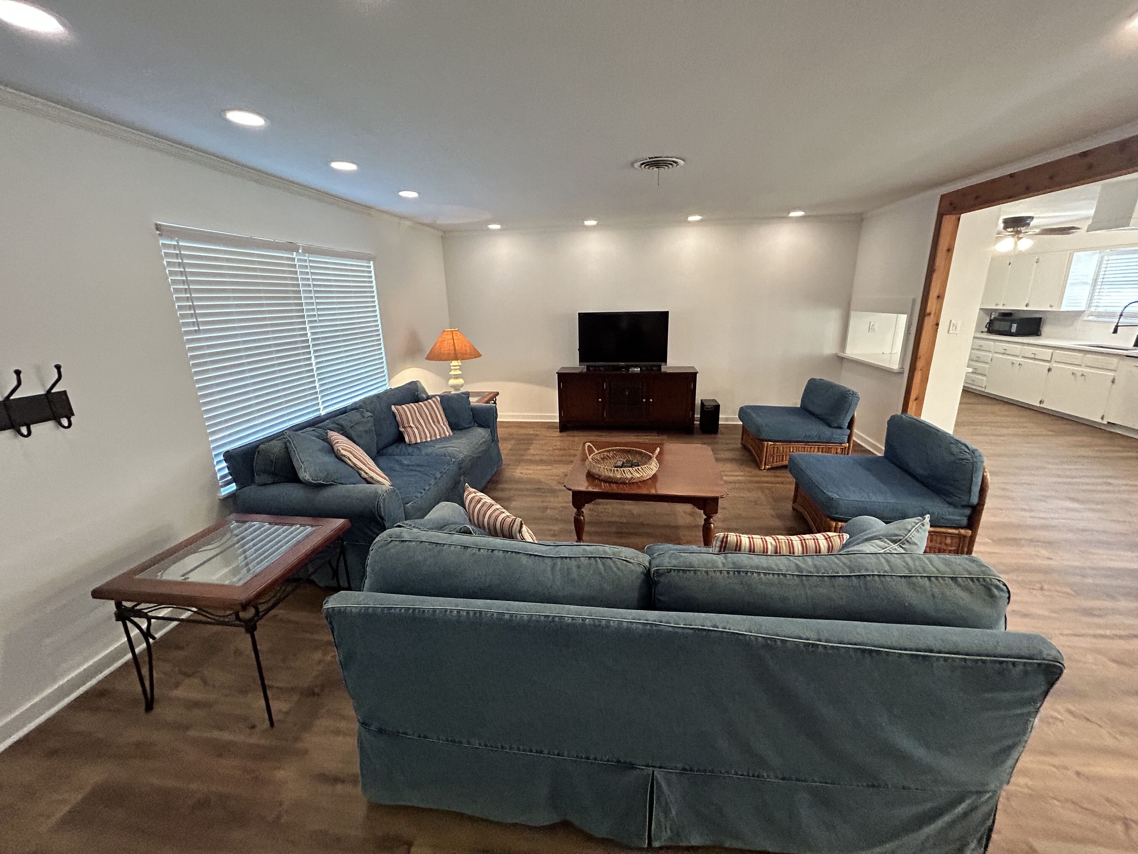 Dolphin Place | Spacious home/ backyard and centrally located | 3 Bed | 2 Bath |