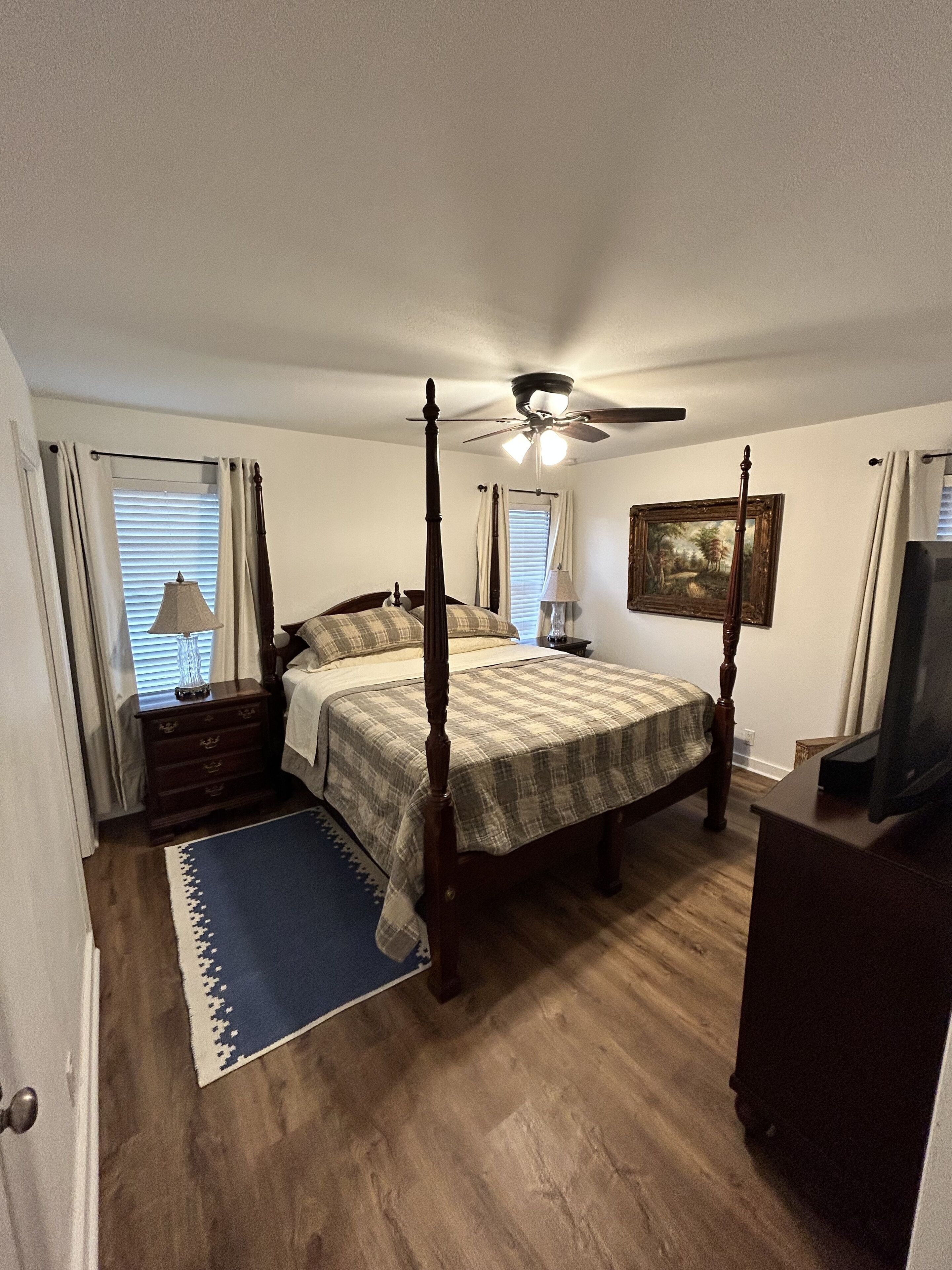 Dolphin Place | Spacious home/ backyard and centrally located | 3 Bed | 2 Bath |