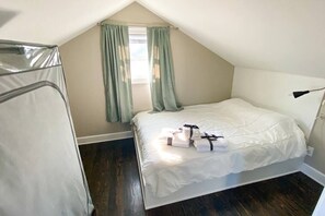 1 bedroom, iron/ironing board, WiFi, bed sheets