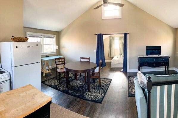 Interior - Private Space Near UK Campus and Kroger Field (Lexington)