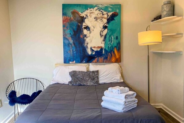 Iron/ironing board, WiFi, bed sheets