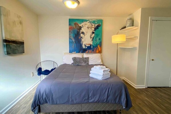 Iron/ironing board, WiFi, bed sheets