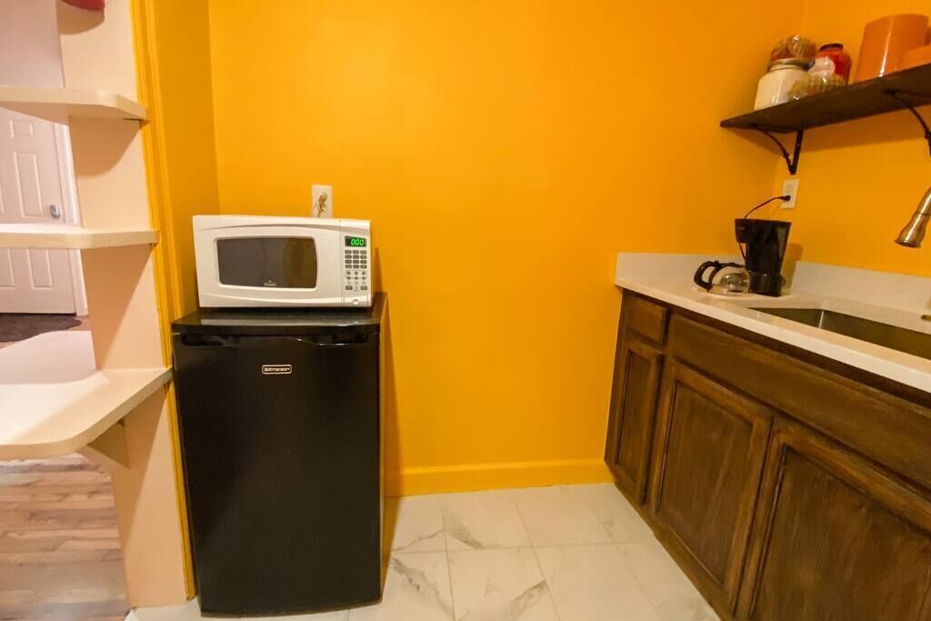 Retro Chic 70s studio in the Heart of the City