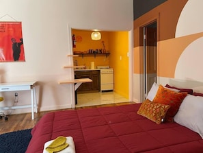 Iron/ironing board, WiFi, bed sheets