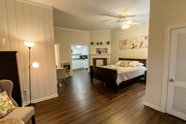 Iron/ironing board, WiFi, bed sheets - Private Studio Downtown - UK Campus/Downtown/Rupp (Lexington)