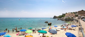 Amazing home in Staletti with WiFi