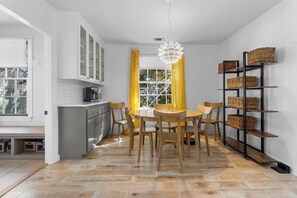 Dining - Half a Block to the Beach! Come Bay-Cation here, Spacious House to fit everyone  (Bay St. Louis)