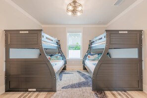 5 Schlafzimmer, Bügeleisen/Bügelbrett, kostenloses WLAN, Bettwäsche