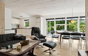 Fireplace - 4 bedroom beautiful home in Hadsund (Hadsund)