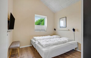 4 bedrooms, travel cot, free WiFi