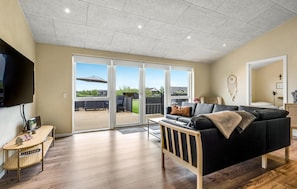 TV - Stunning home in Hemmet with WiFi (Hemmet)