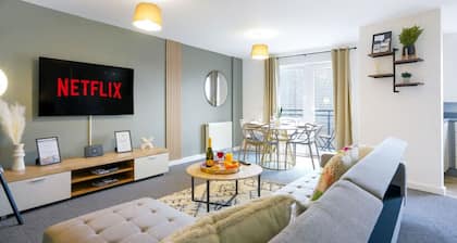 Stylish City Centre Apartment • Free Parking • Self-Check-In • Fast Wifi • SmartTVs • Yoko Property