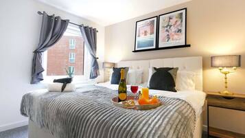 2 bedrooms, desk, iron/ironing board, travel crib