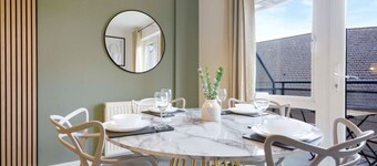Stylish City Centre Apartment • Free Parking • Self-Check-In • Fast Wifi • SmartTVs