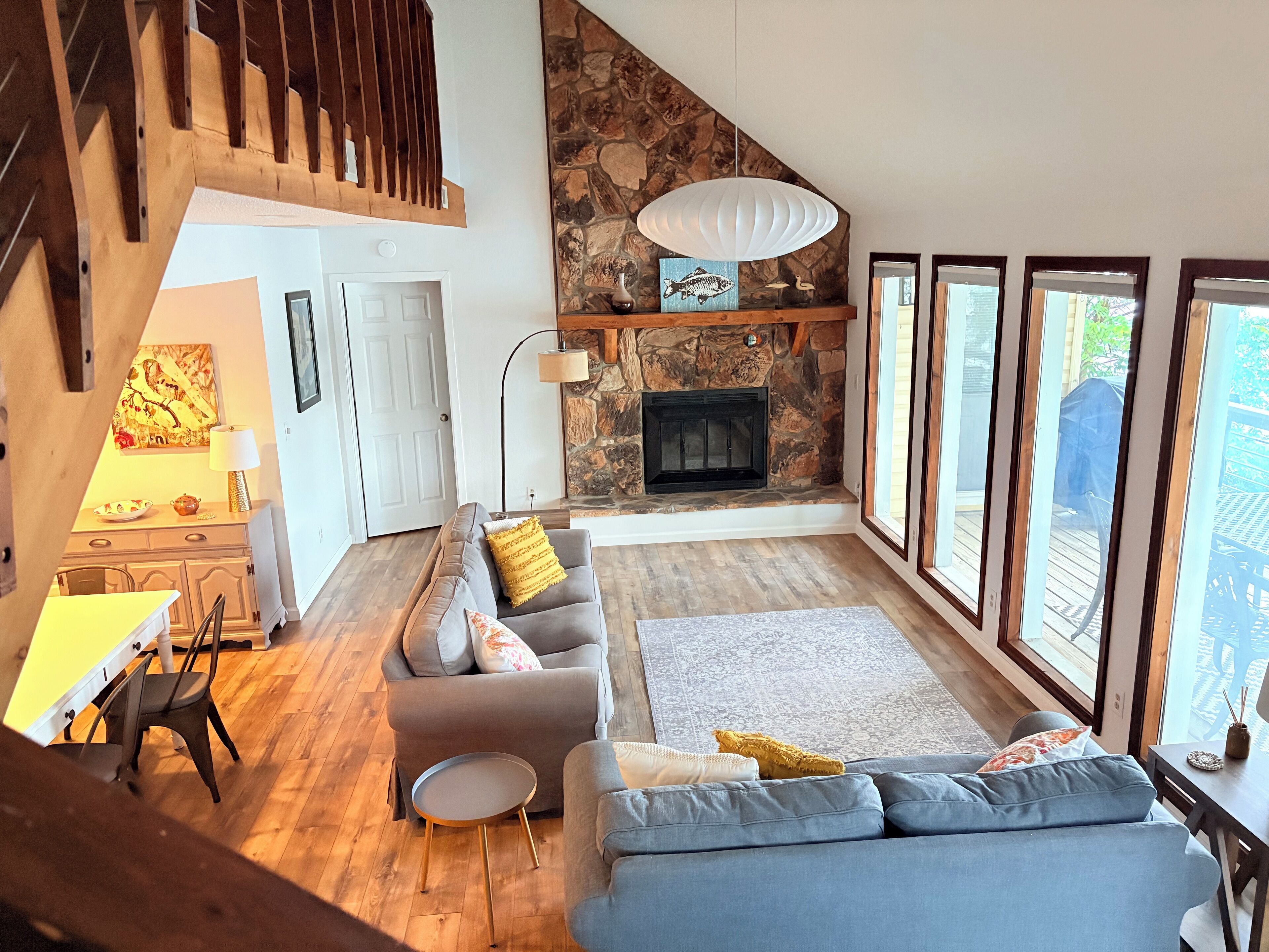 Smart TV, fireplace