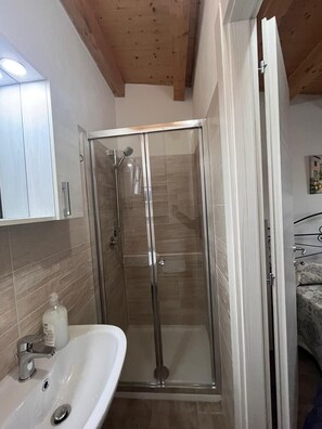 Classic Double or Twin Room, 1 Bedroom, Non Smoking, City View | Bathroom | Shower, rainfall showerhead, hair dryer, bathrobes - La Perla  (Pachino)