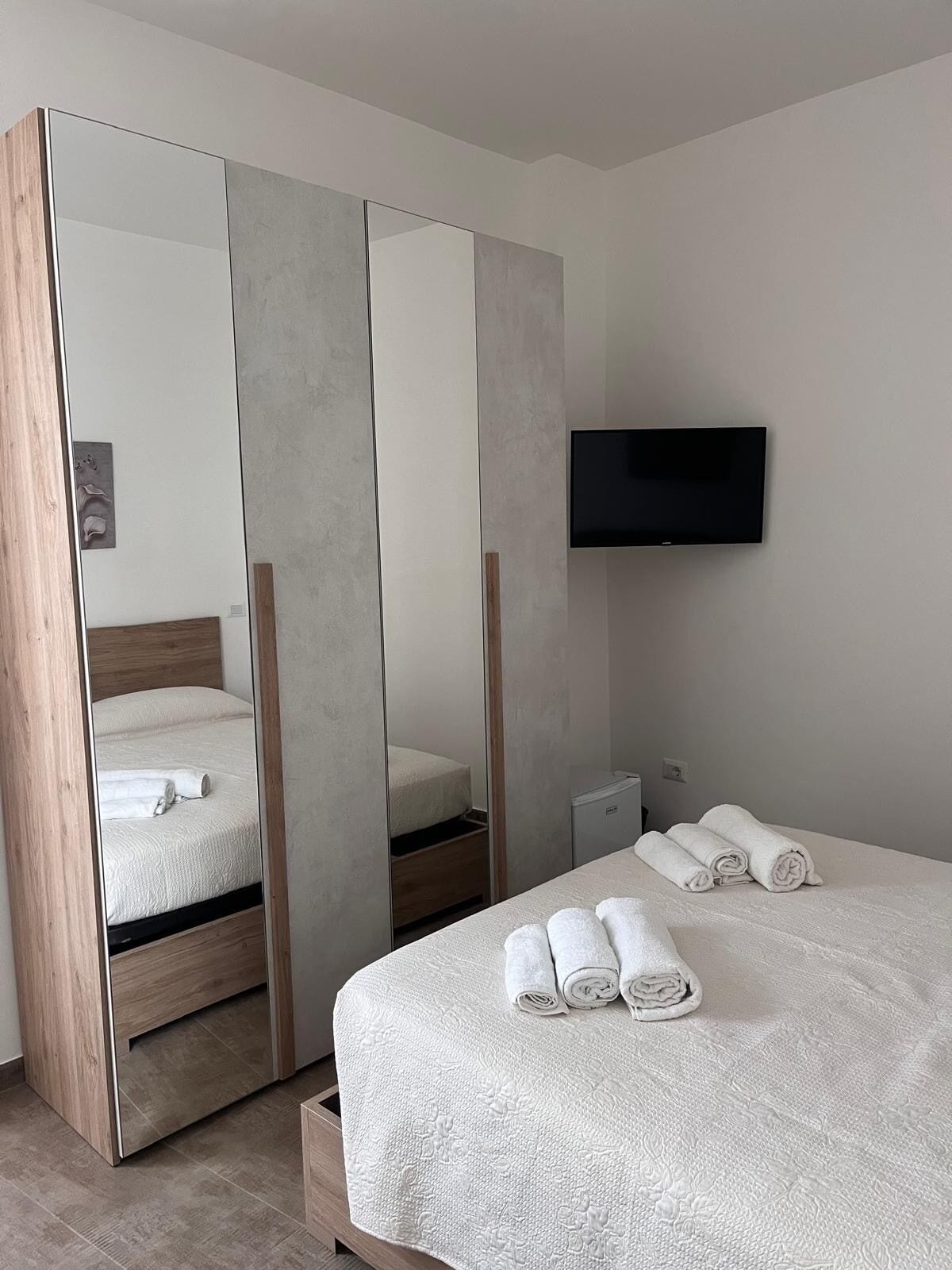 Vierpersoonskamer, 2 slaapkamers, uitzicht op strand | Italiaanse Frette-lakens, luxe beddengoed, donzen dekbedden