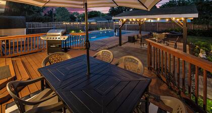 Poolside Playhouse: Beach Getaway, Firepit & Games